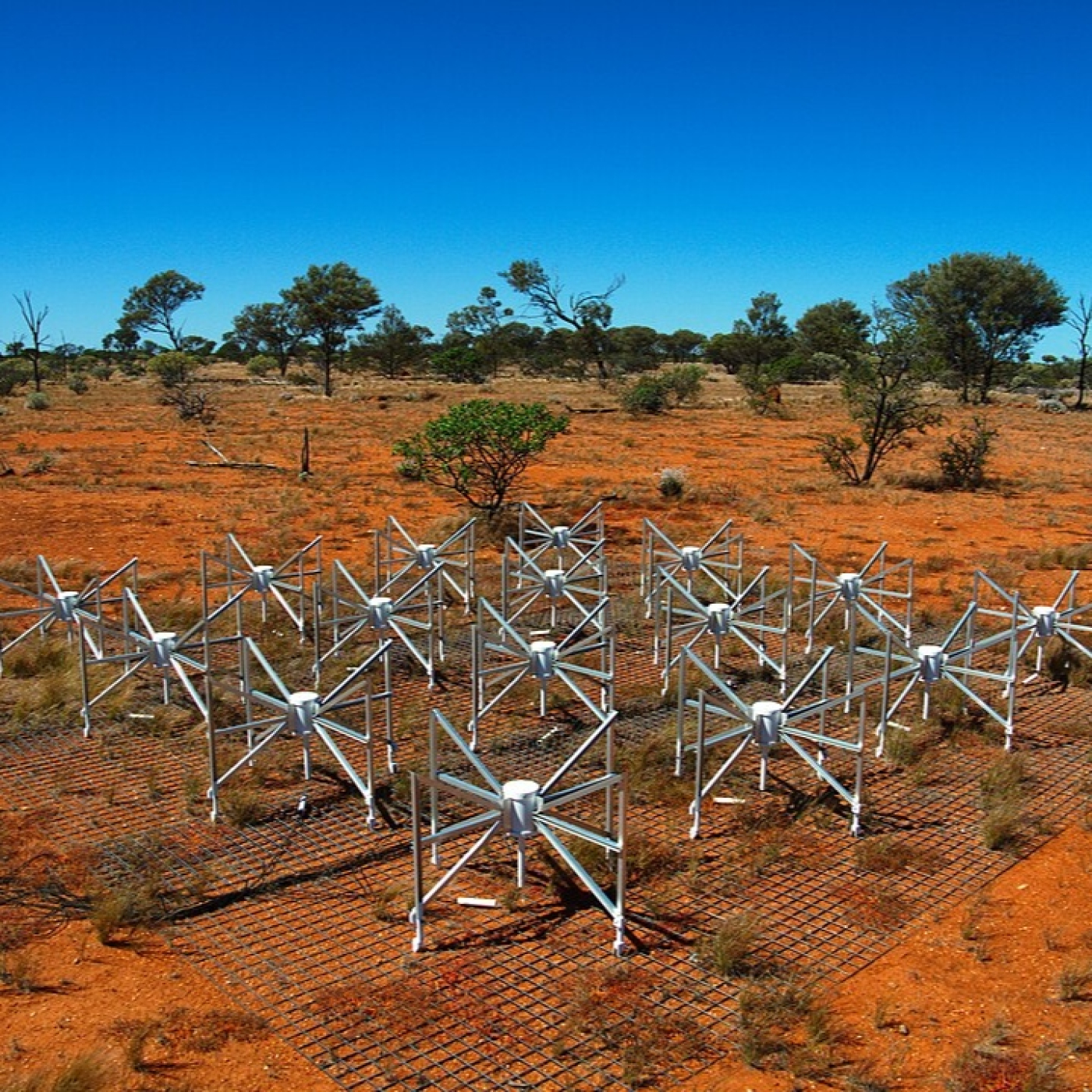 1163 - Un gigantesco escáner de baja frecuencia busca extraterrestres en 2.800 galaxias