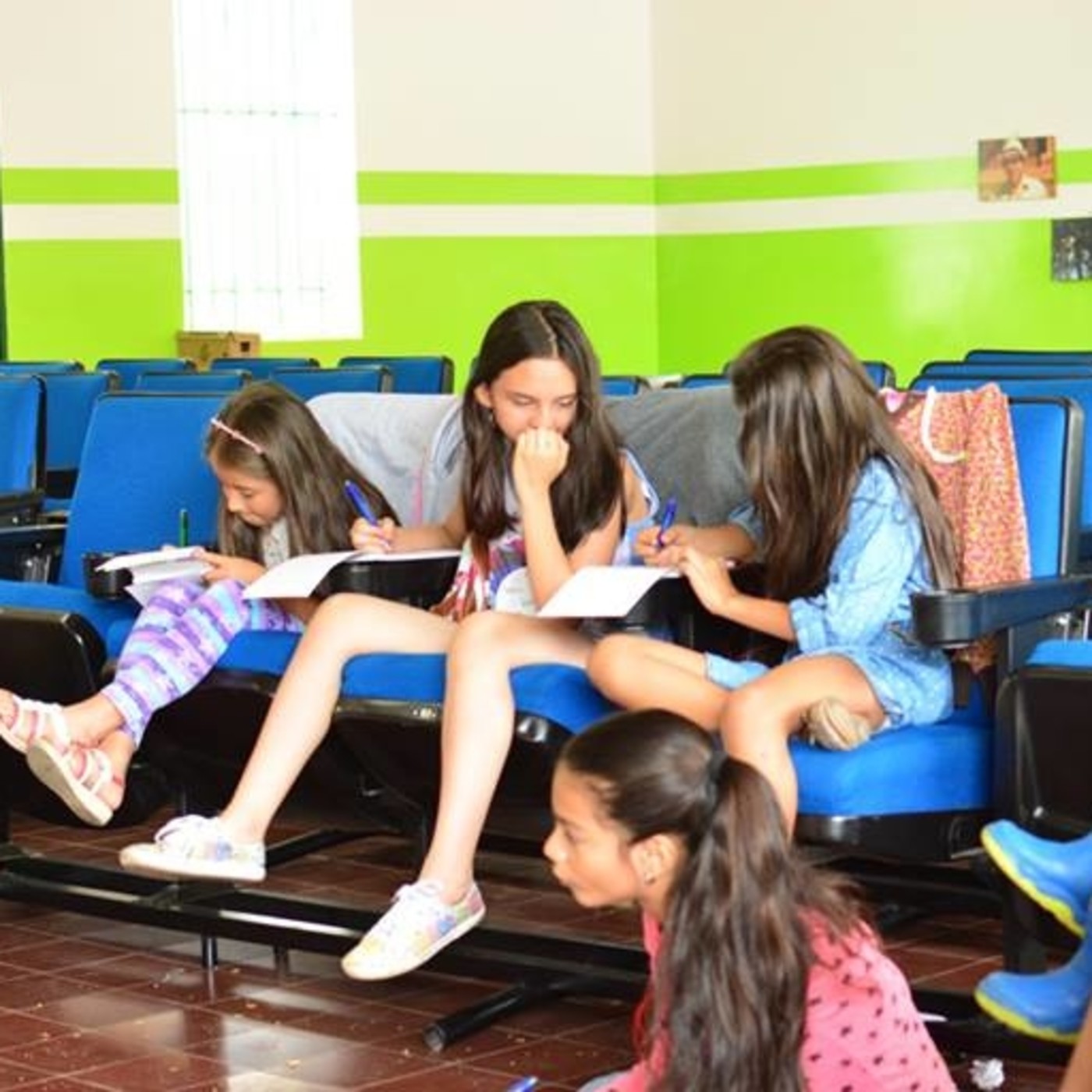Colectivo de radio infantil Cometines