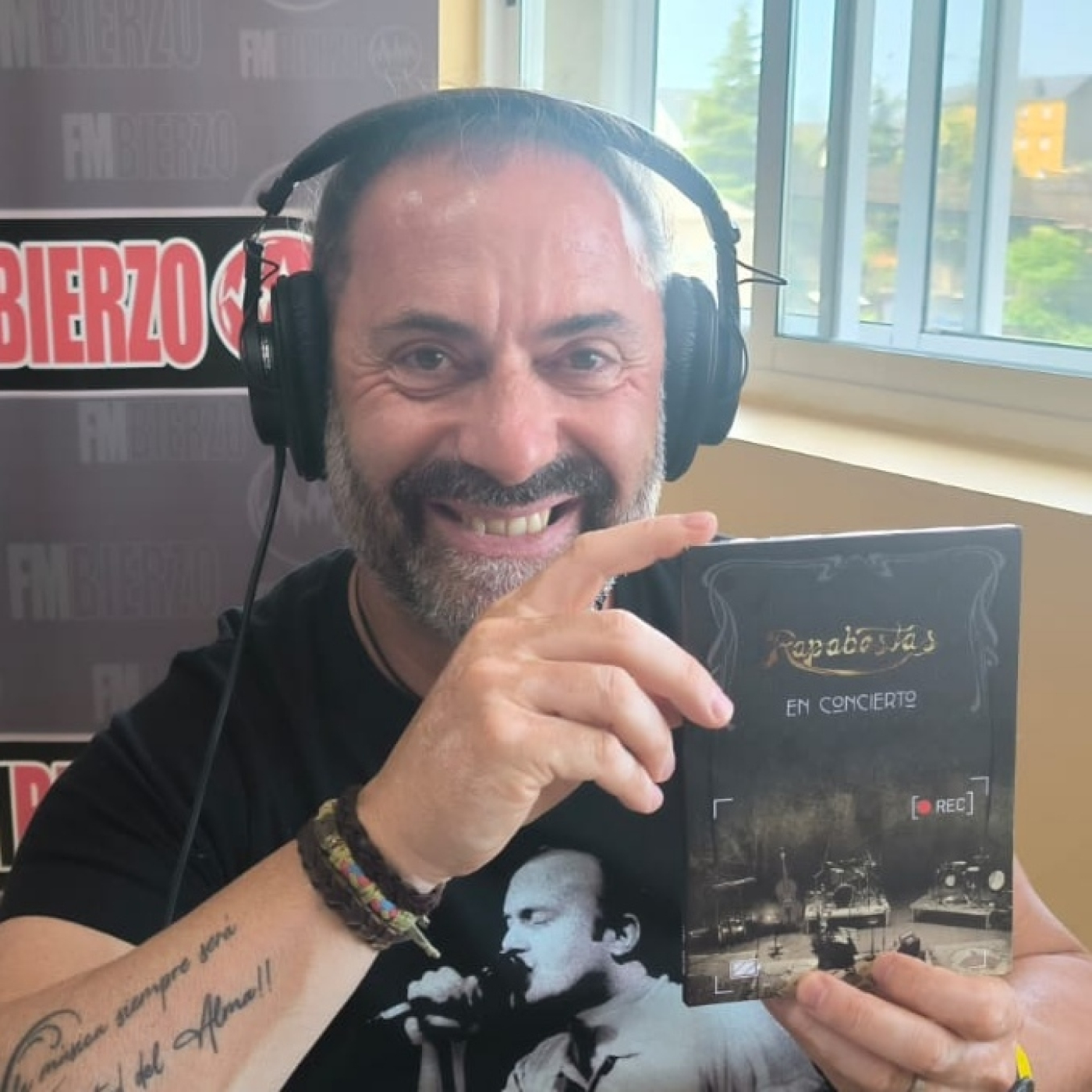 Hoy estuvieron en la radio Jorge y Tacho, componentes del grupo folk-fusión berciano Rapabestas