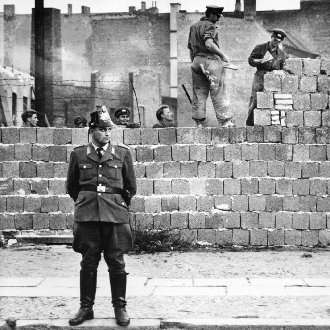 La Guerra Fría: 9- El Muro (1958-1963) #documental #historia #podcast episode artwork