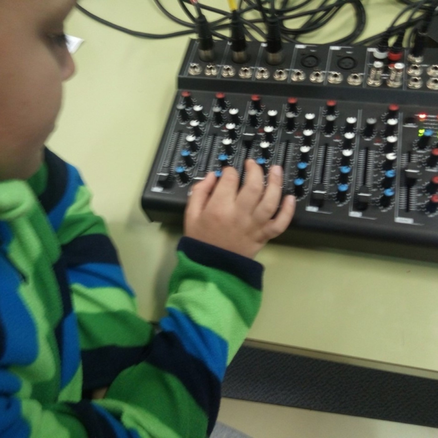 JzRADIO (PROYECTO DE RADIO ESCOLAR