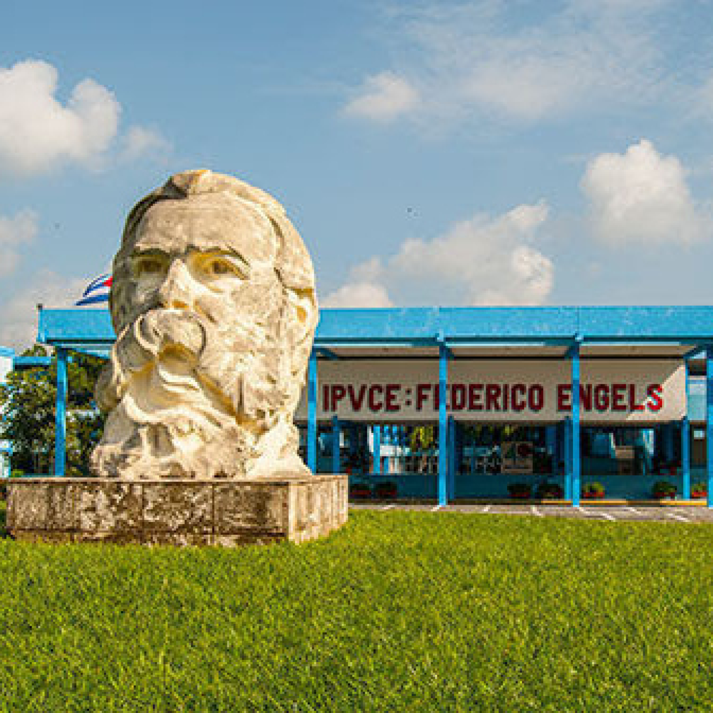 Una casa que forja el futuro: el Instituto «Federico Engels» cumple 48 años