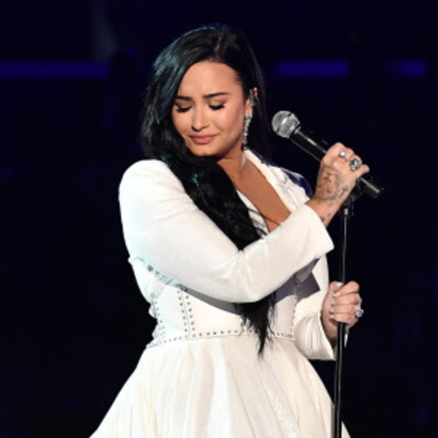 Demi Lovato regresa al escenario en los Grammys 2020 || ATOPE Música episode artwork