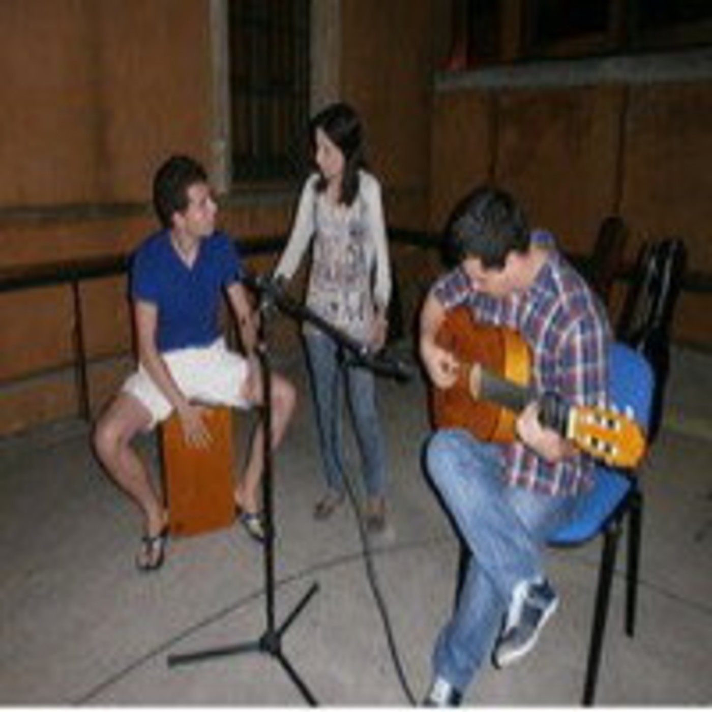 MÚSICA: JULIO VÁZQUEZ A LA GUITARRA Y ADRIÁN SAAVEDRA AL CAJÓN episode artwork