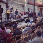 Actividades en el patio de la Biblioteca de Aguilar de Campoo