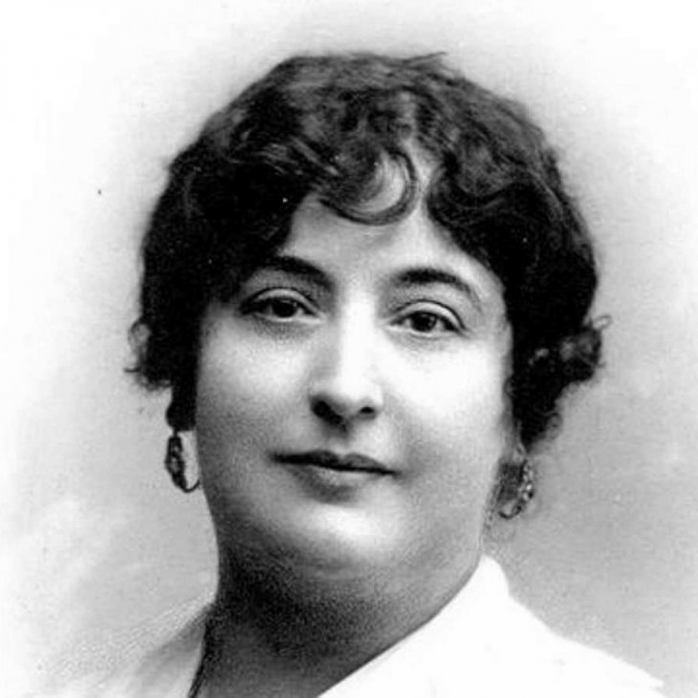 PI 5x 21 Carmen De Burgos: la primera periodista y corresponsal de guerra de España