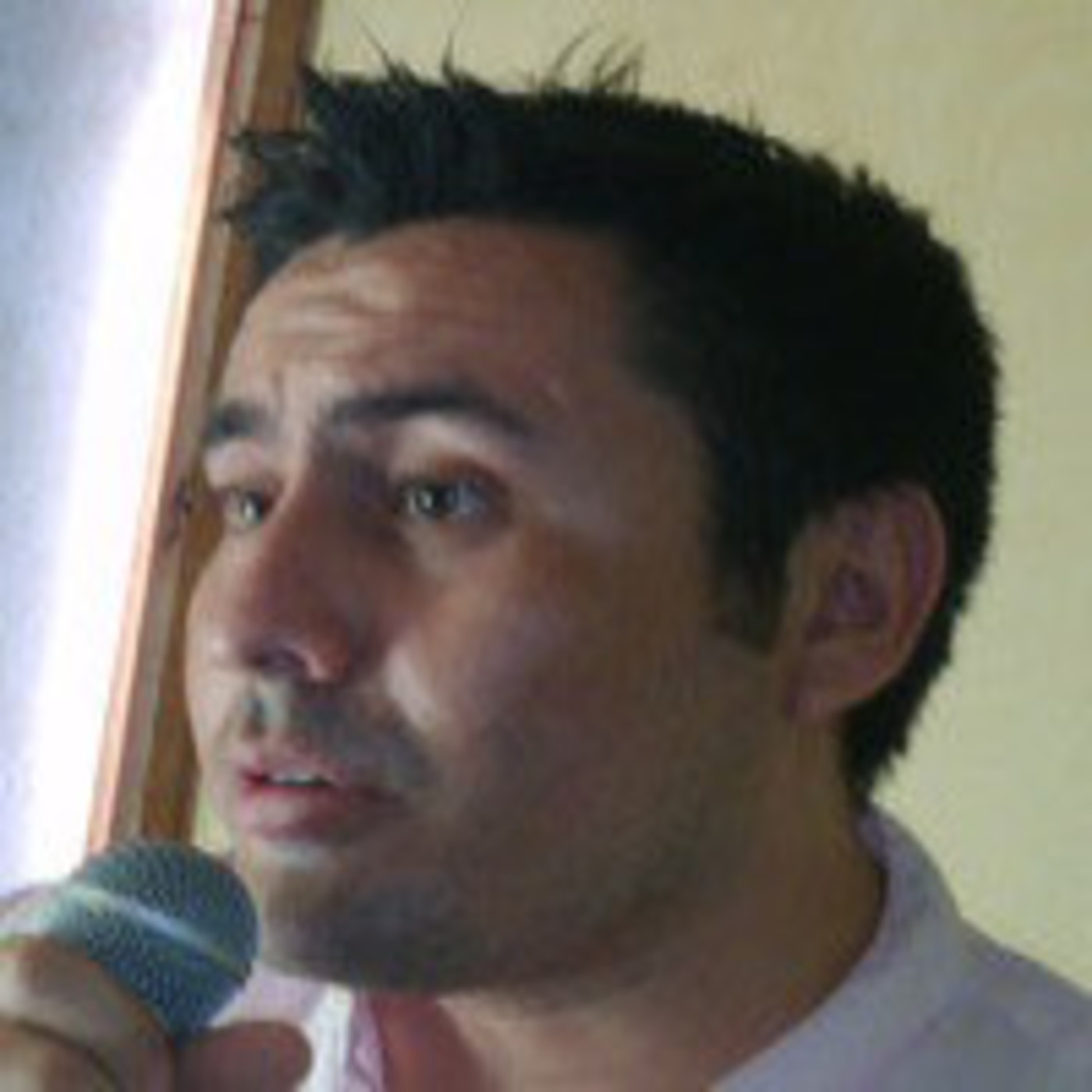Paúl Olórtiga Contreras, cuando se perder un diente, comienza con la movilización del otro diente hacía adelante y esto