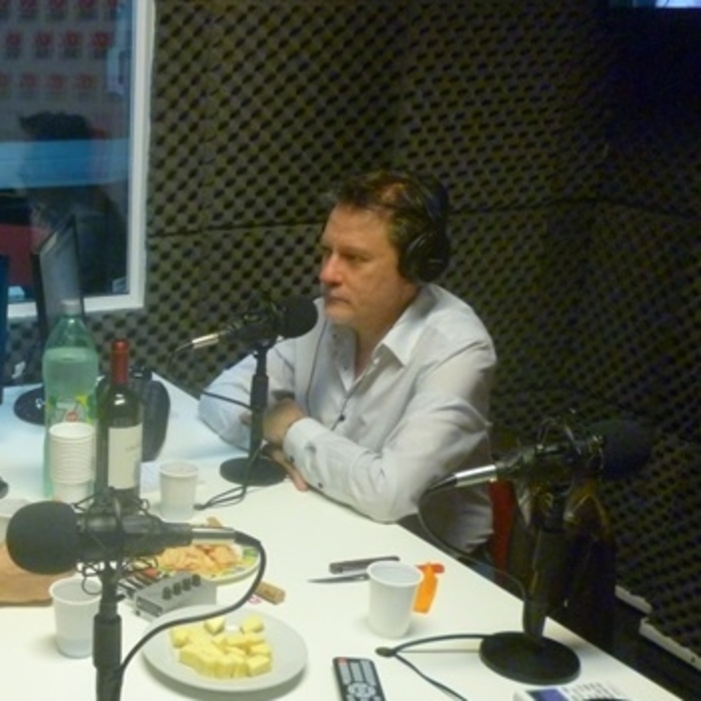 SUSURROS EN TUS OIDOS