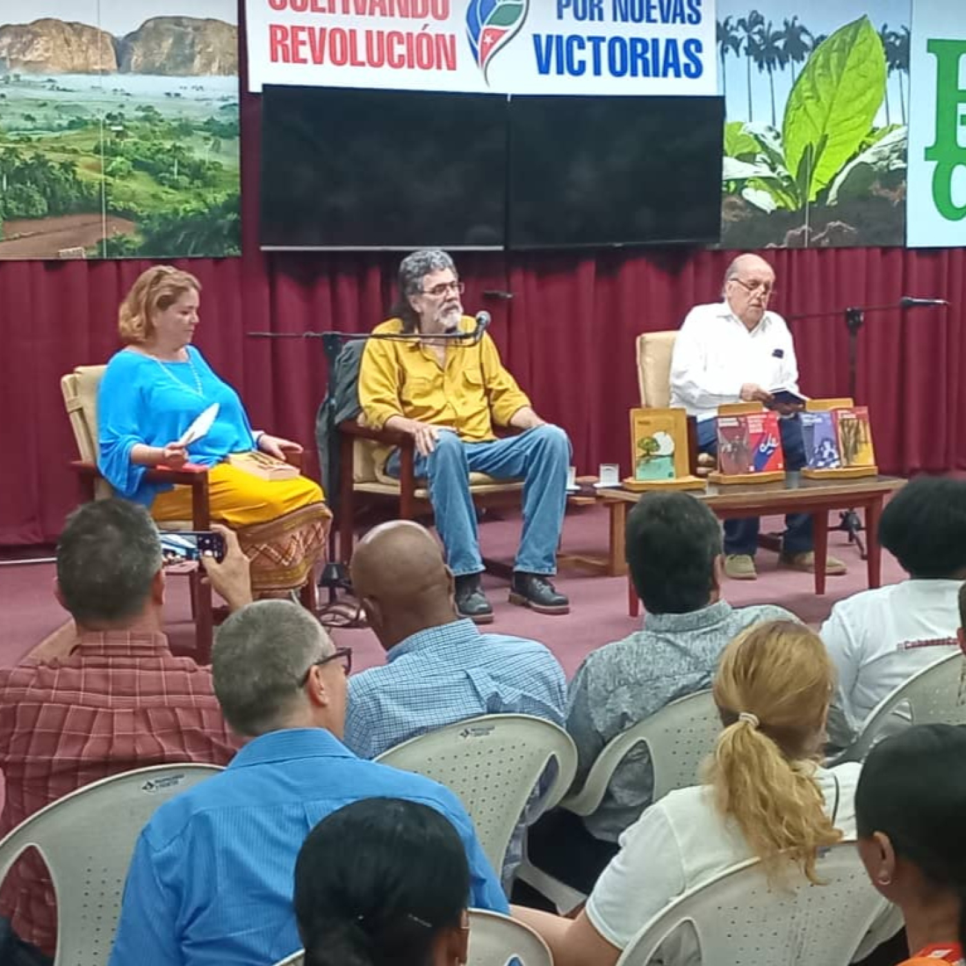 «Todos somos poderosos como lectores»: el regalo de México a jóvenes de Pinar del Río