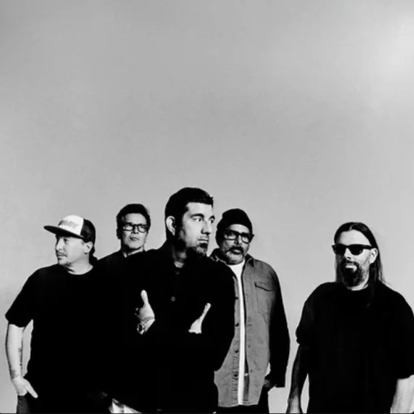 Deftones alcanza su primer puesto en la radio y establece un récord de longevidad en la lista de rock convencional. episode artwork