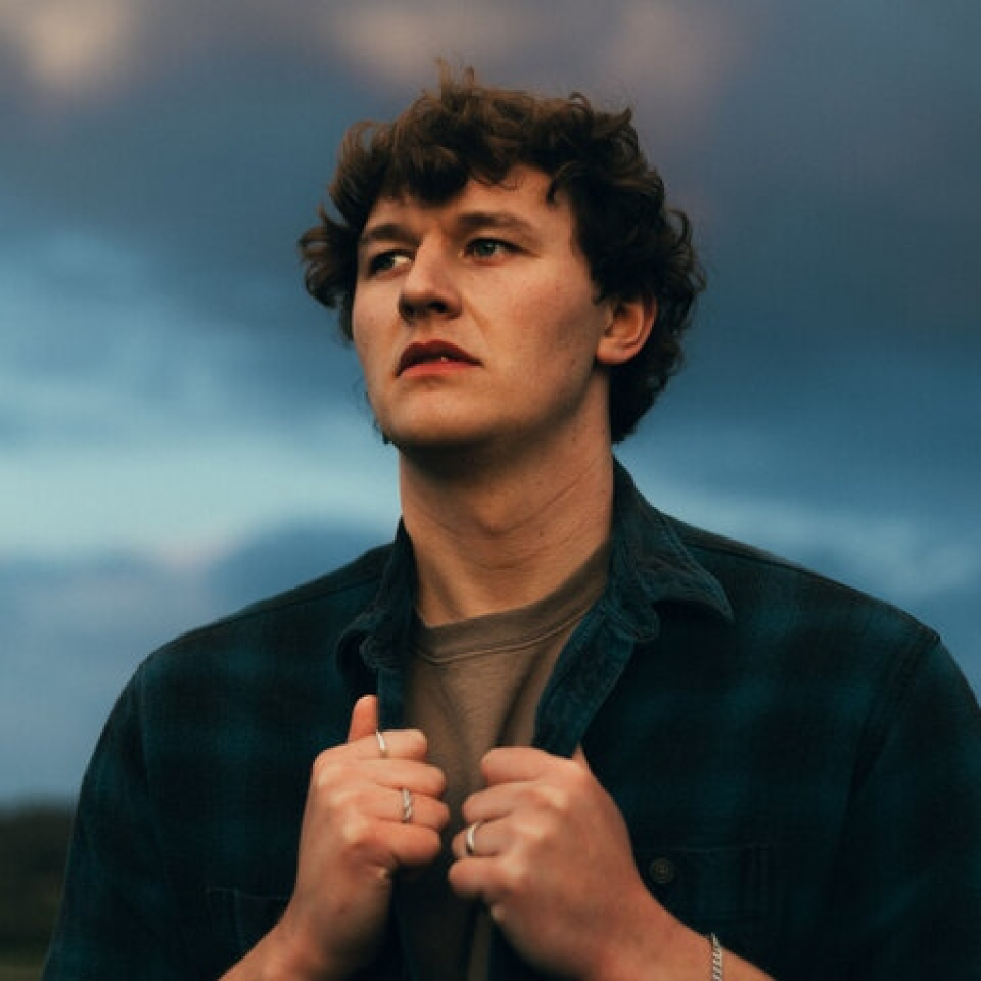 Madurar, soltar, seguir: Caleb Hearn presenta nuevo disco.