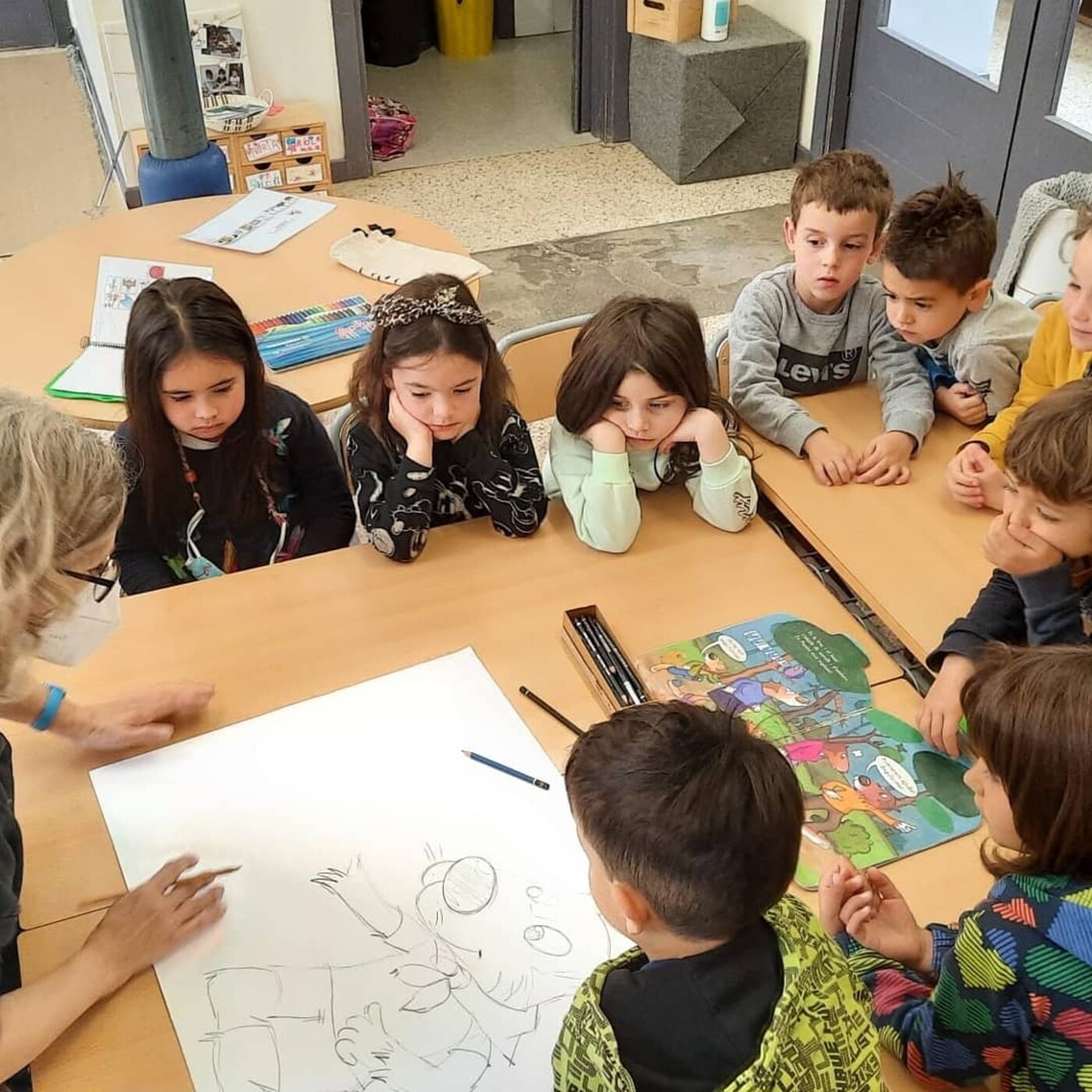 L'artista visual Bernadette Cuxart, autora d'El llop Pepito, va visitar els alumnes de P4 i P5 episode artwork
