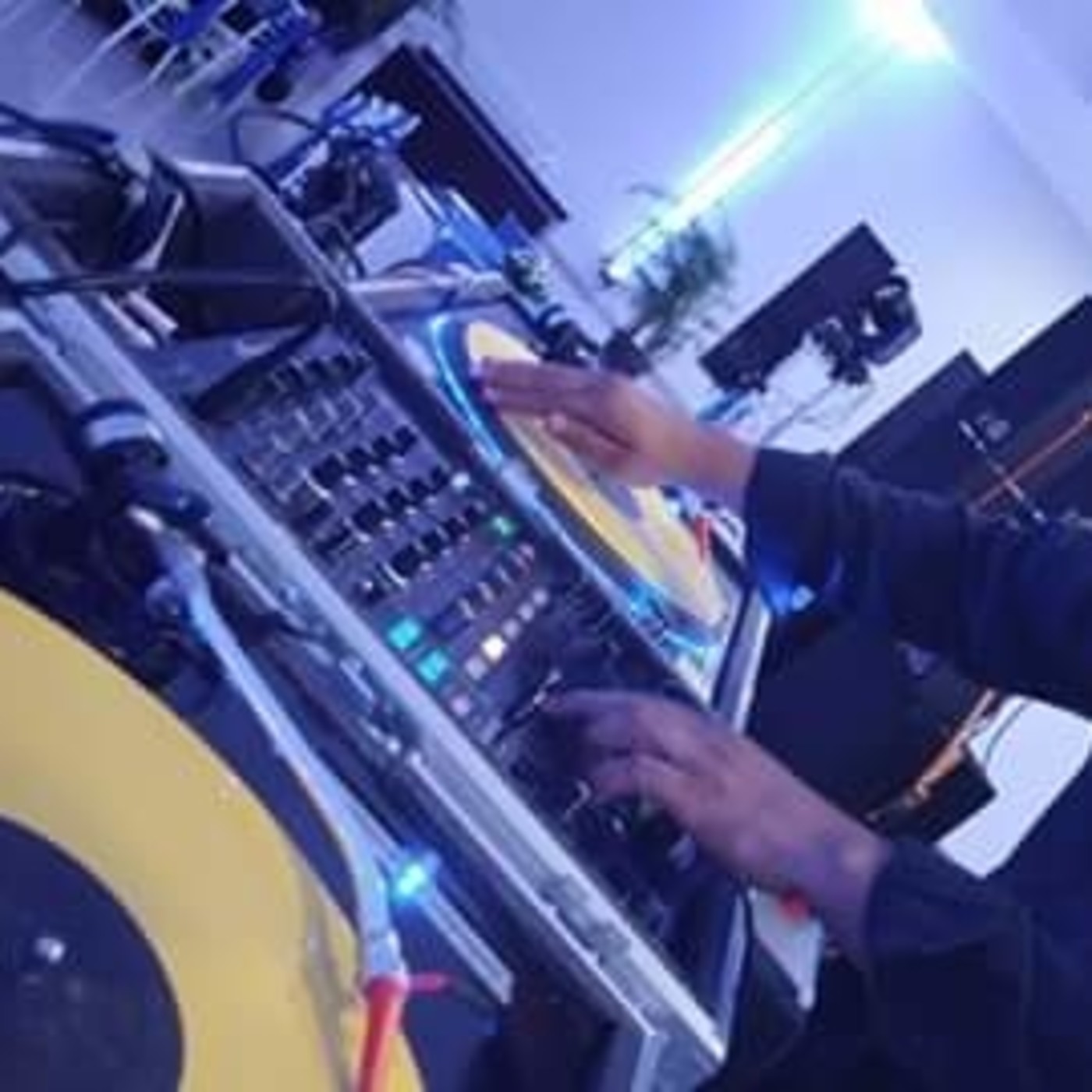DJ Gerardo Roa