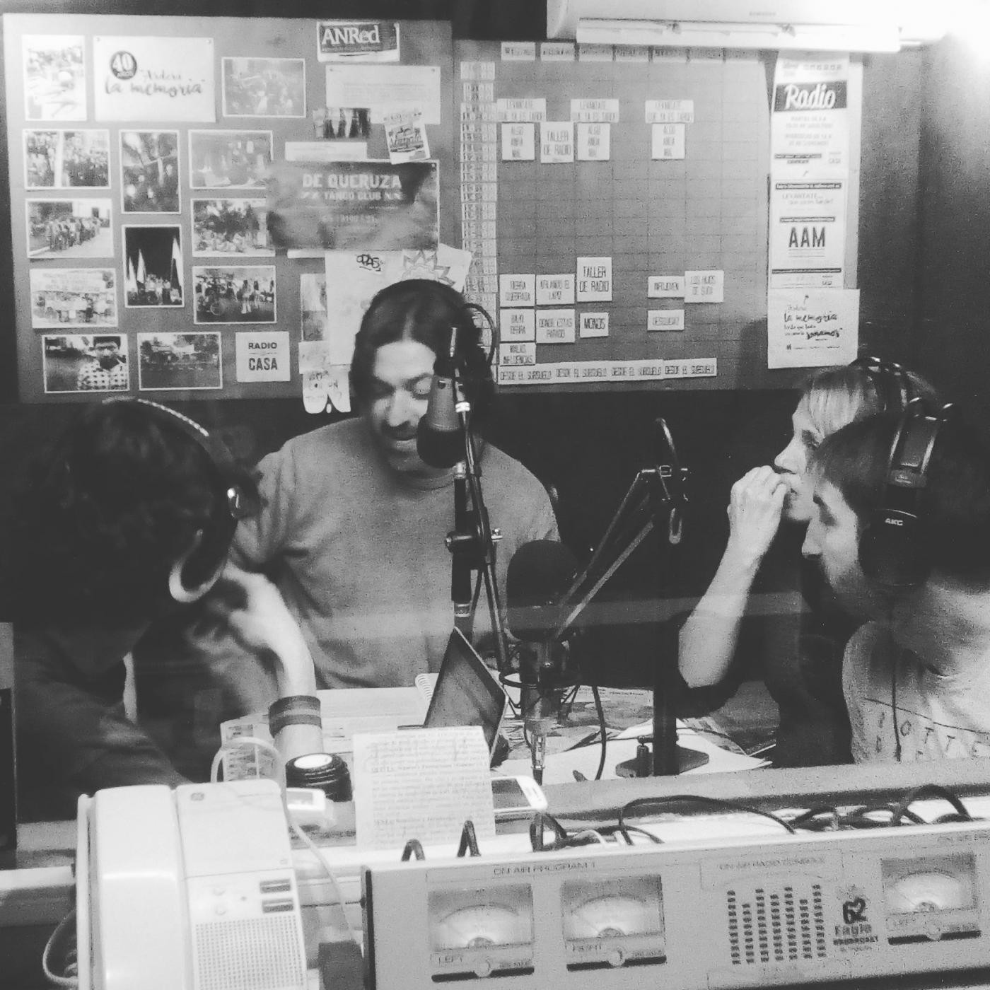 Algo anda Mal (FM 87.7 o radiolacasa.com.ar)