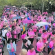 Una ‘marea rosa’ contra el càncer