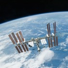 Aparici en Órbita s02e27: Órbitas de satélites y cómo se baja de la Estación Espacial, con Daniel Marín