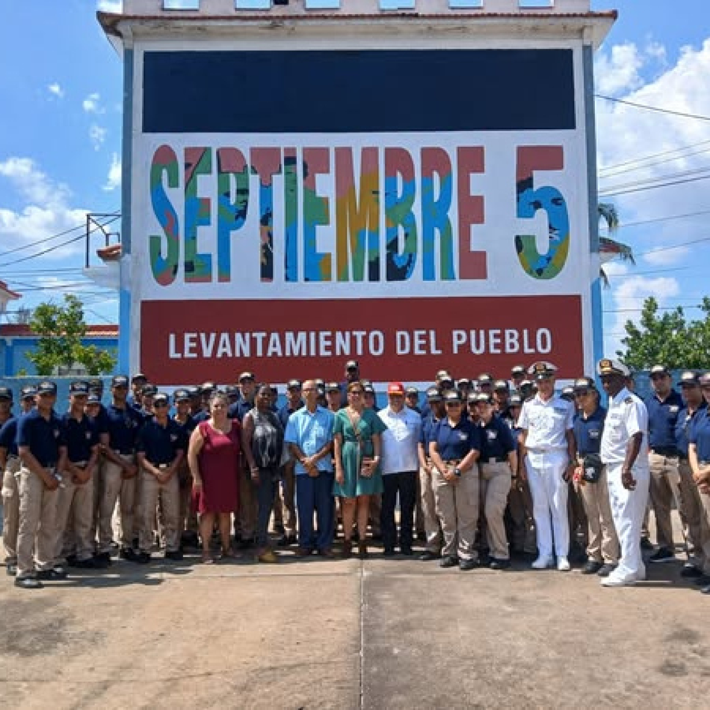 Tripulación del Buque Escuela Simón Bolívar recorre Cienfuegos