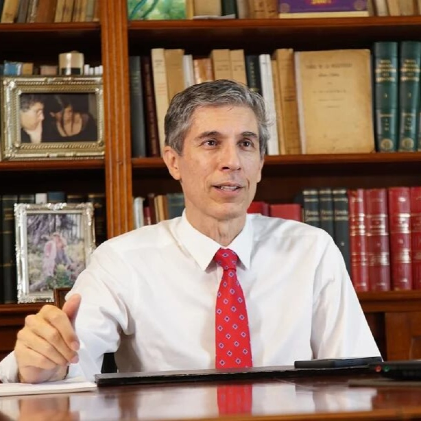 Agustín Etchebarne @aetchebarne (Economista, Director General de la Fundación Libertad y Progreso) Buenas Razones