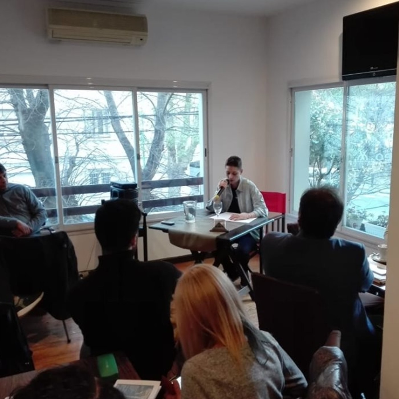 Tardes con poetas ciclo mensual de Carlos Morteo