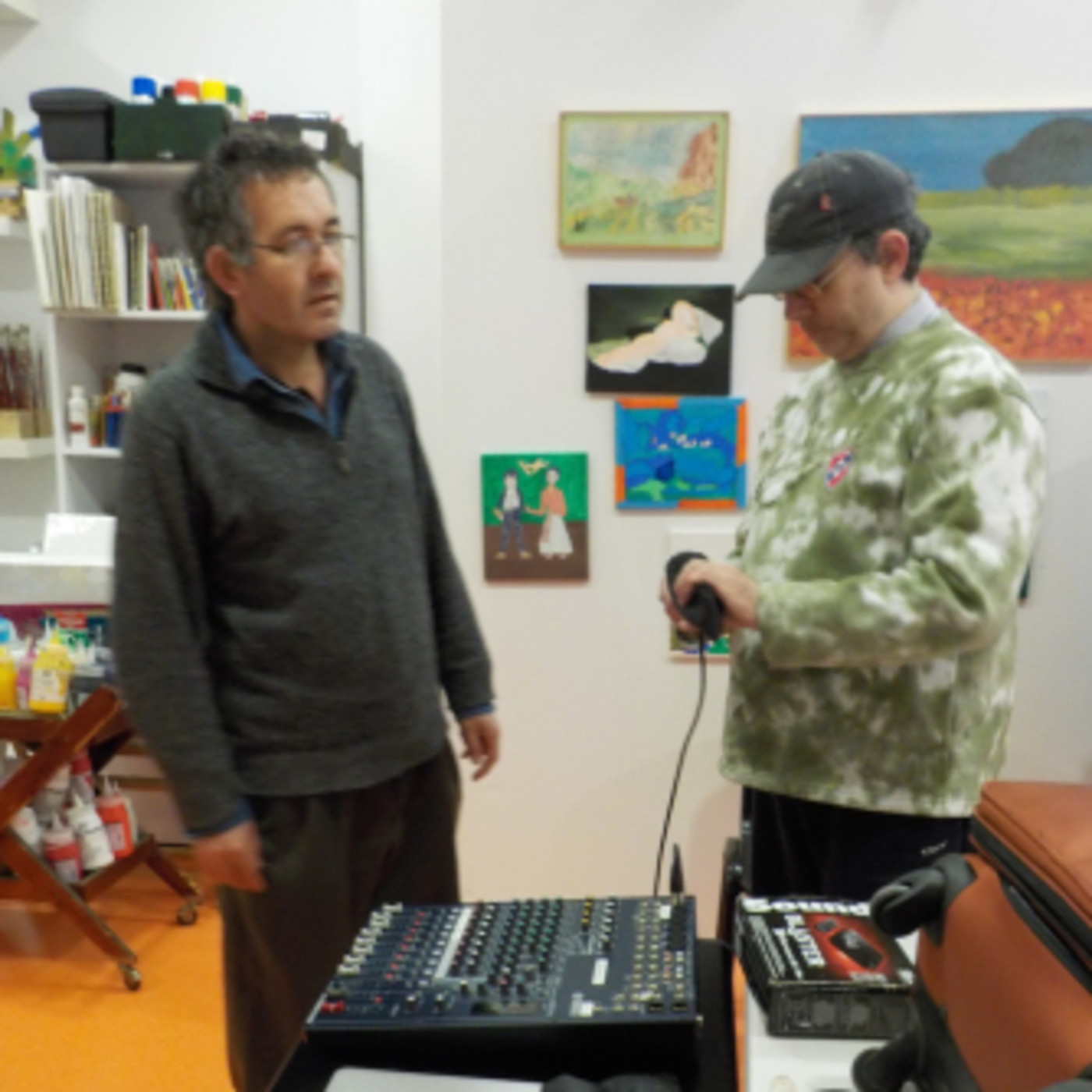 Gritando en voz baja TEA FM