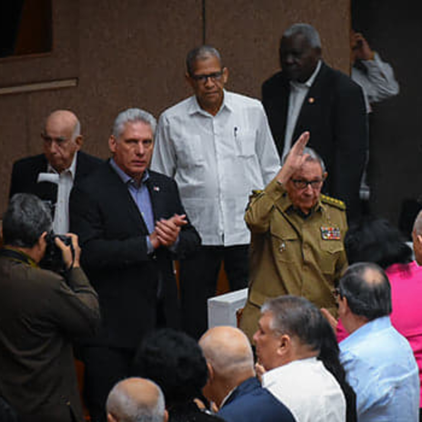 Con la precencia de Raúl Castro, y Díaz-Canel sesiona IV periodo de sesiones de la Asamblea Nacional del Poder Popular episode artwork