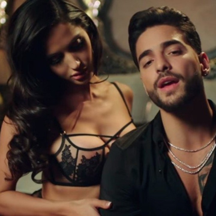 Малум сони. Maluma felices los 4 salsa version причёска. Малума фелисес 4. Felices los 6. Iconfinder двойной клип.