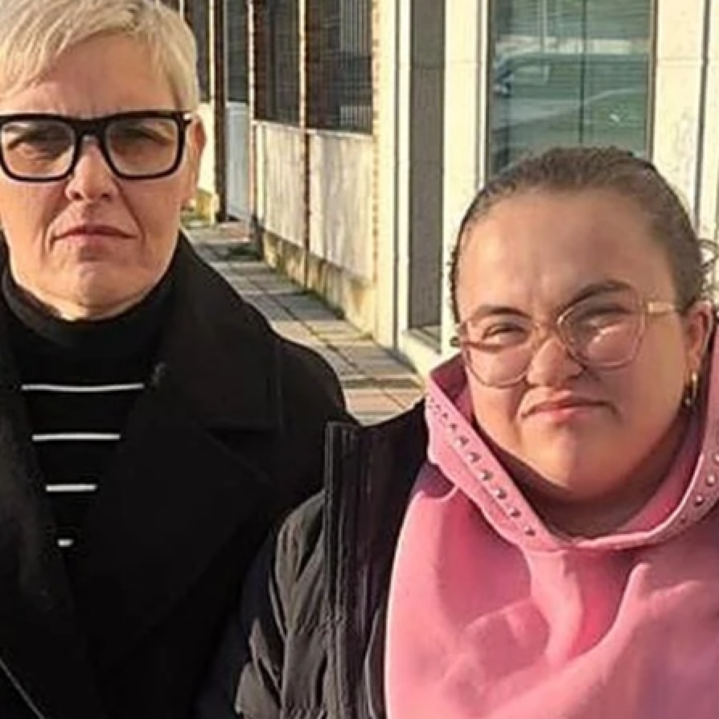 Ana González tiene una hija que es sorda profunda y está teniendo problemas en el centro educativo donde estudia