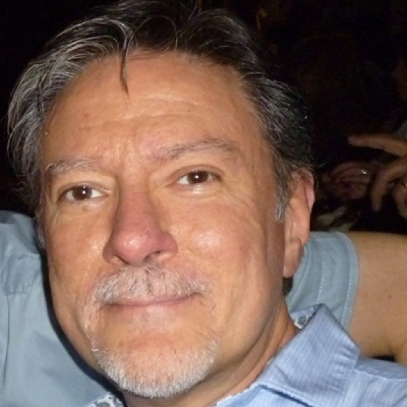 SUSURROS EN TUS OIDOS
