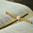 ENTREVISTAS: La singularidad de la Biblia