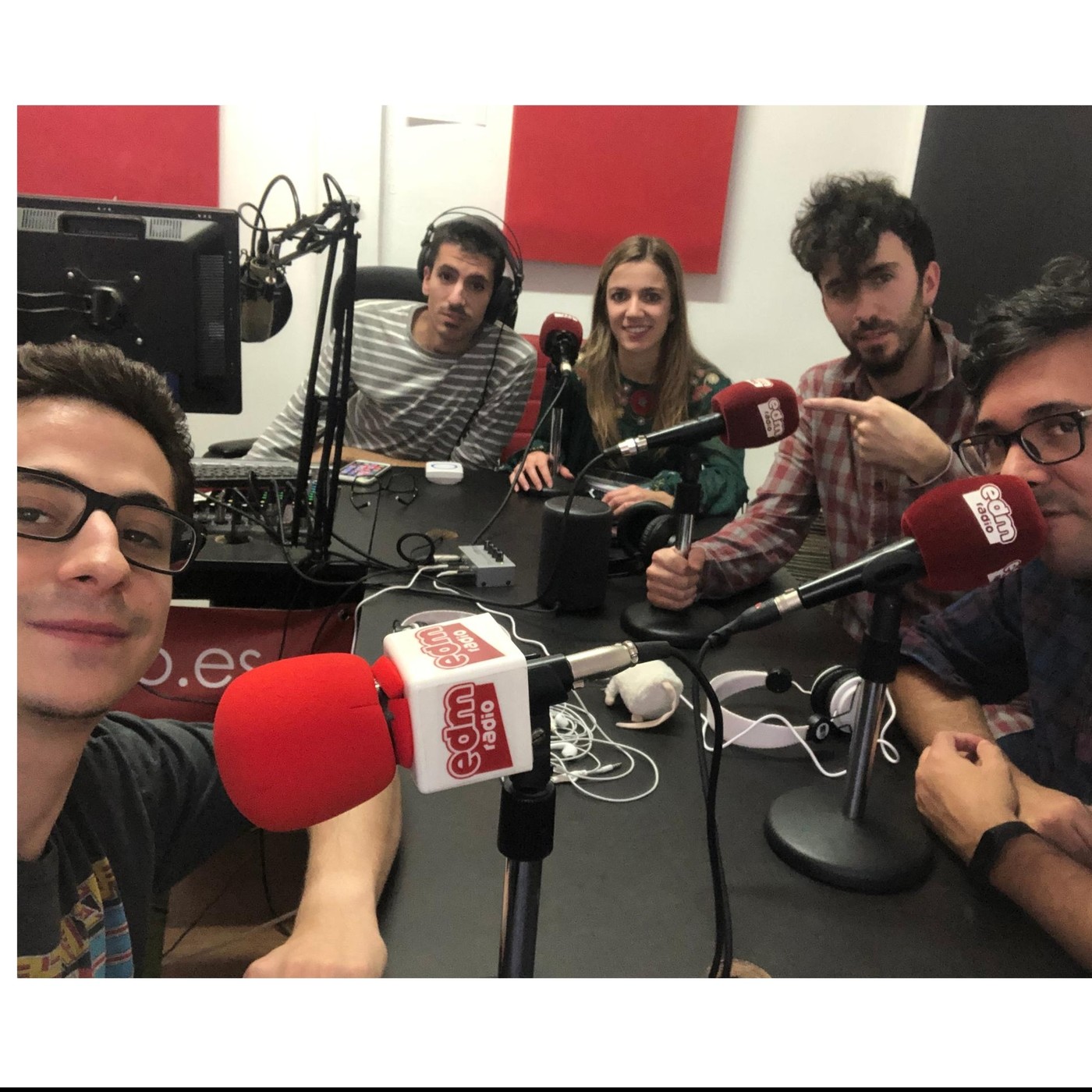 DETRÁS DE CADA CANCIÓN