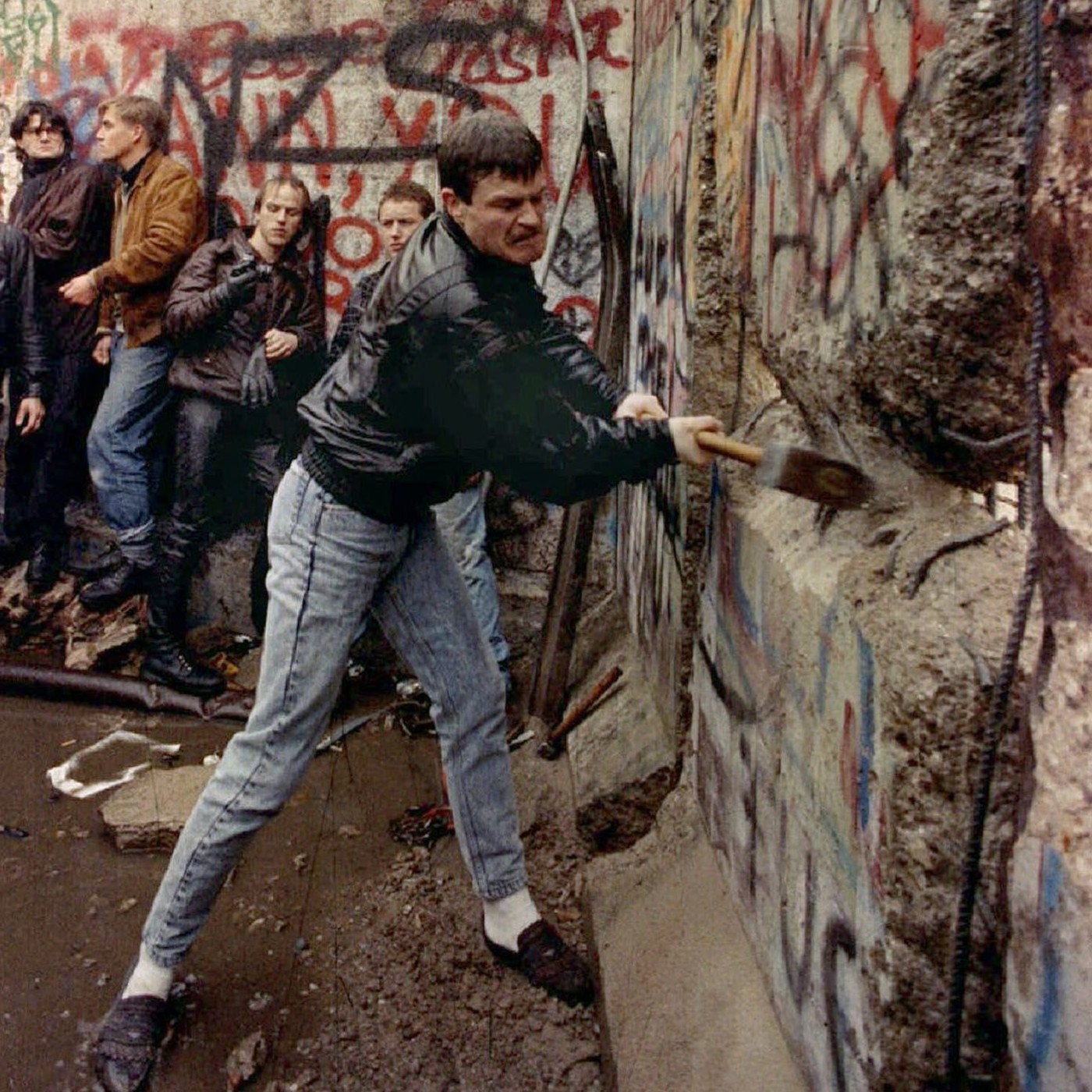 La Guerra Fría: 23- La Caída del Muro (1989) #documental #historia #podcast episode artwork