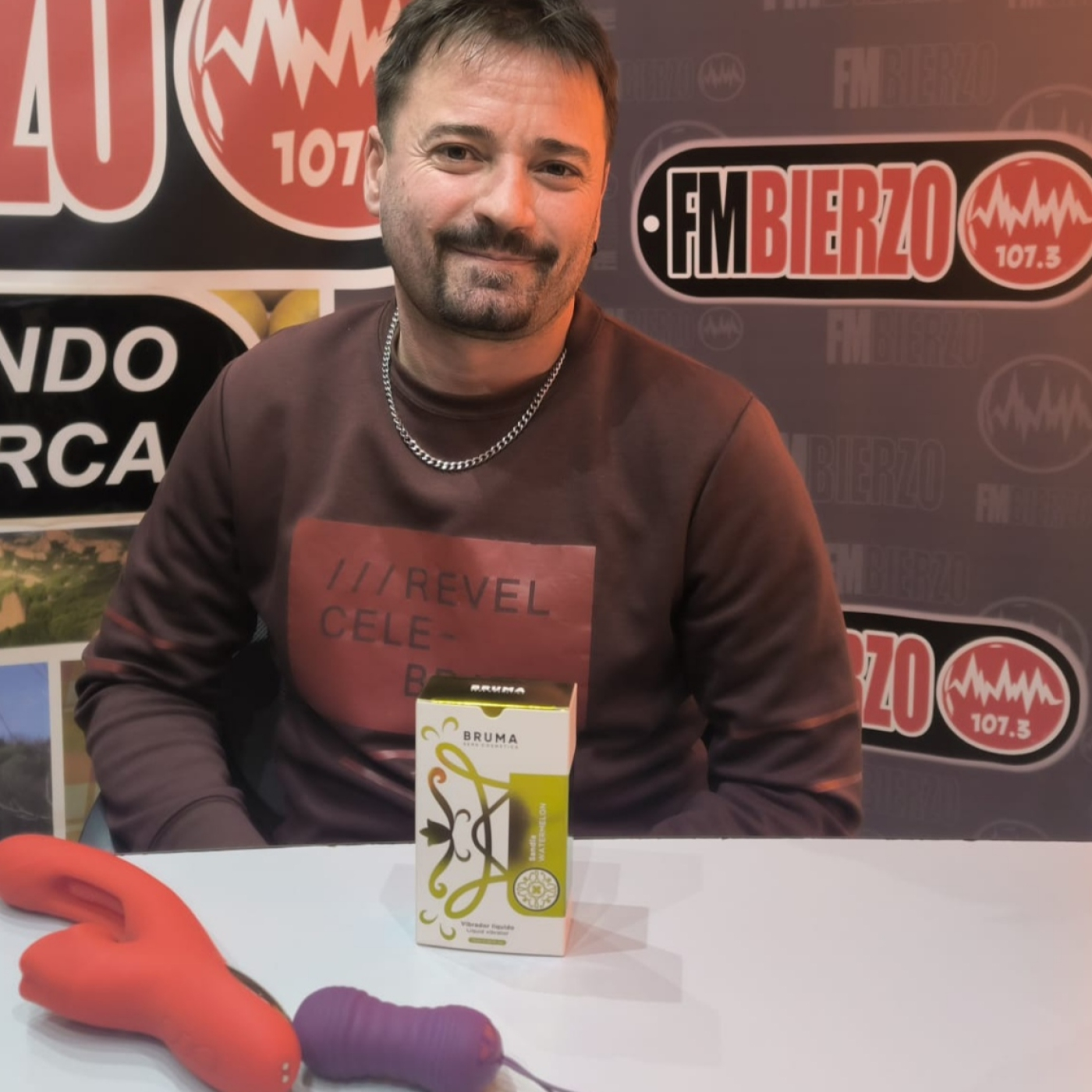 Adrián González es el gerente de la tienda No es tabú, de Ponferrada, que nos habla del mundo del erotismo