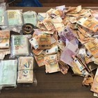 La Guardia Civil encuentra casi 250.000 euros en el arcén de la A-4, a la altura de Tembleque