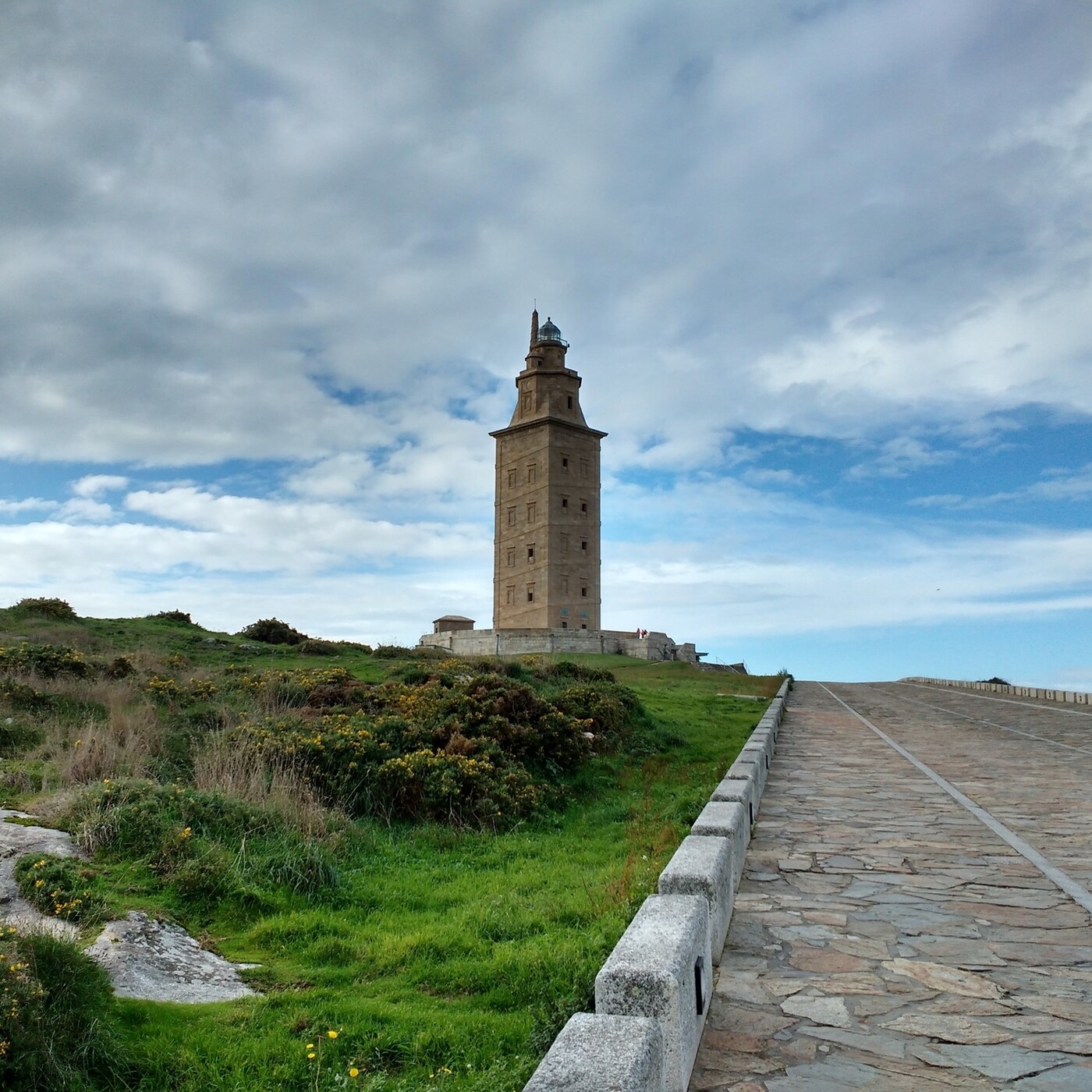 La Torre de Hércules, el faro de A Coruña - El Viajero Accidental 81 episode artwork