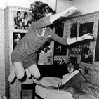 'EL POLTERGEIST DE ENFIELD'- 2x13 (Parte1) LUCES EN LA NOCHE