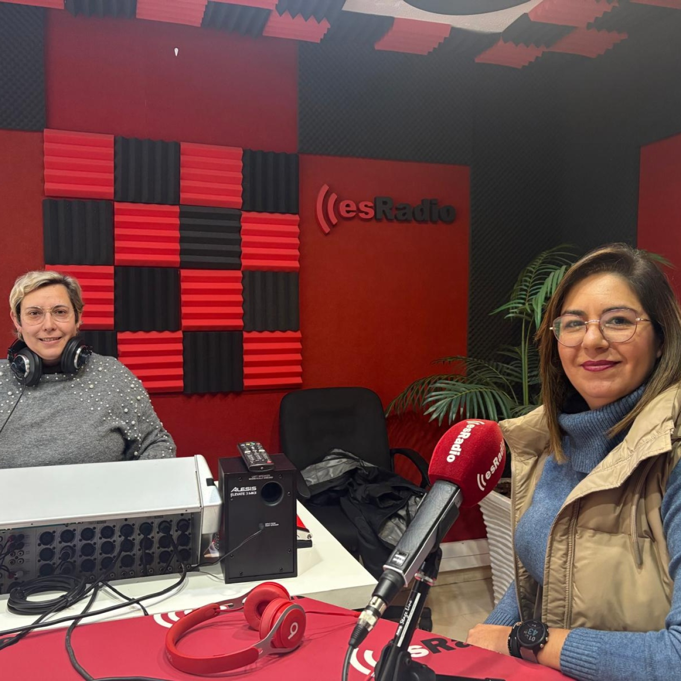 "La incorporación de la mujer al emprendimiento en el mundo rural está haciendo que los pueblos se mantengan activos". episode artwork
