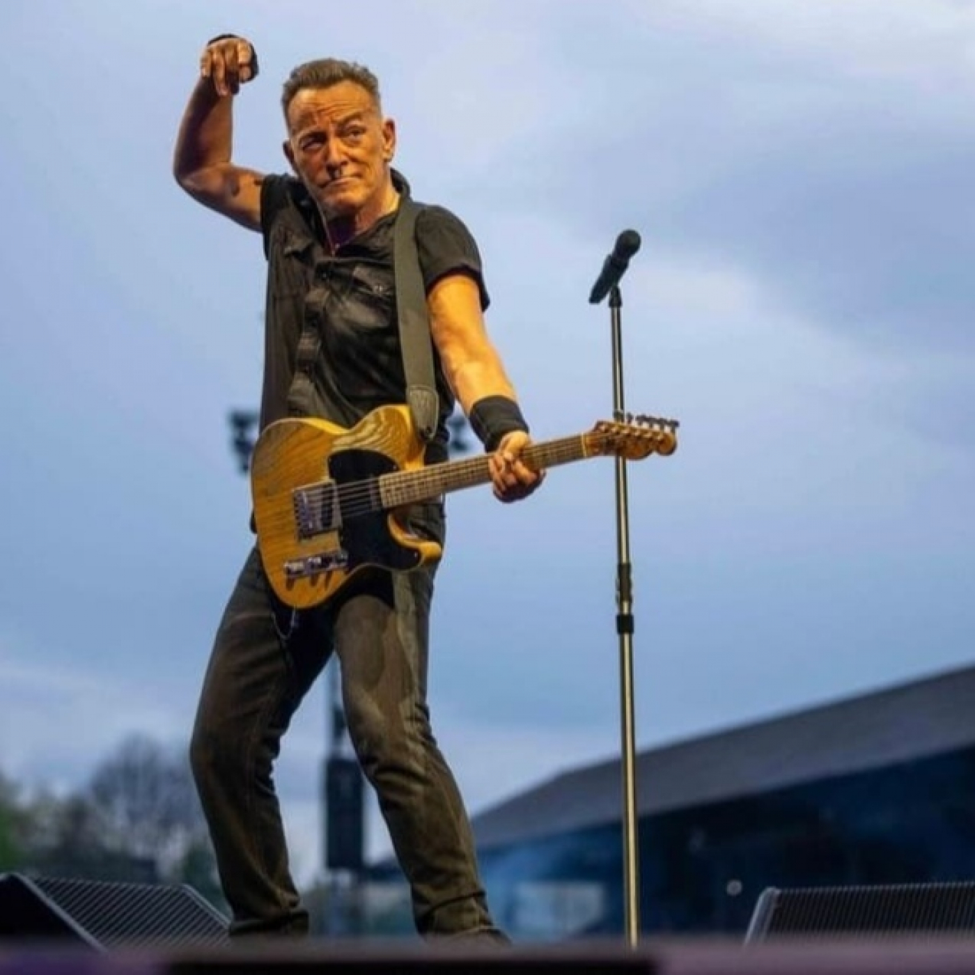 Els Fans de Bruce Springsteen Cap-119 (sigue la gira en Europa) episode artwork