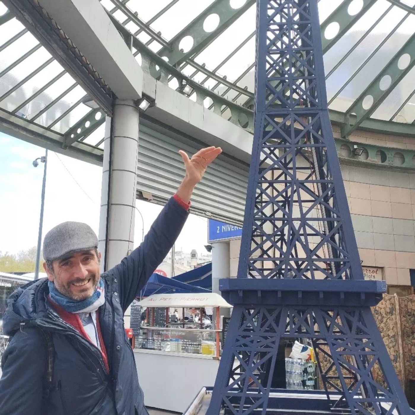 1.- Un alicantino en Paris episode artwork