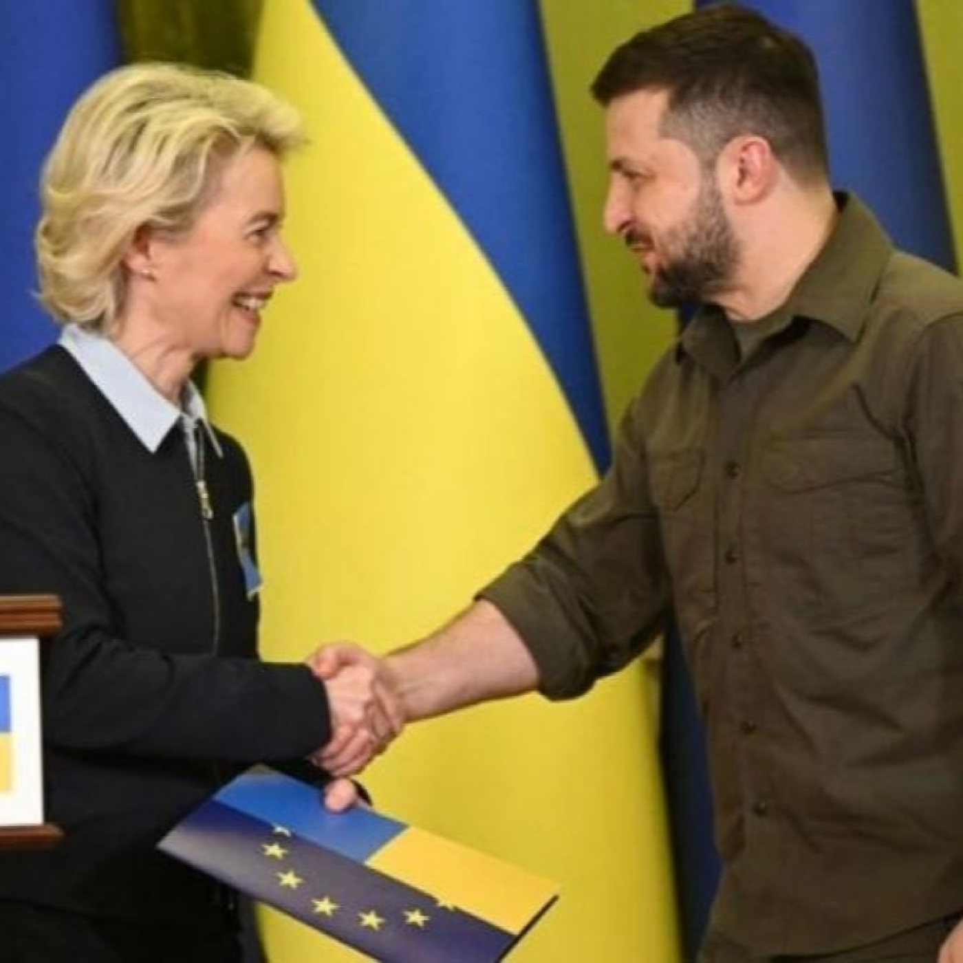 012: Adhesión de Ucrania a la Unión Europea y nuevo libro sobre historia de Rusia