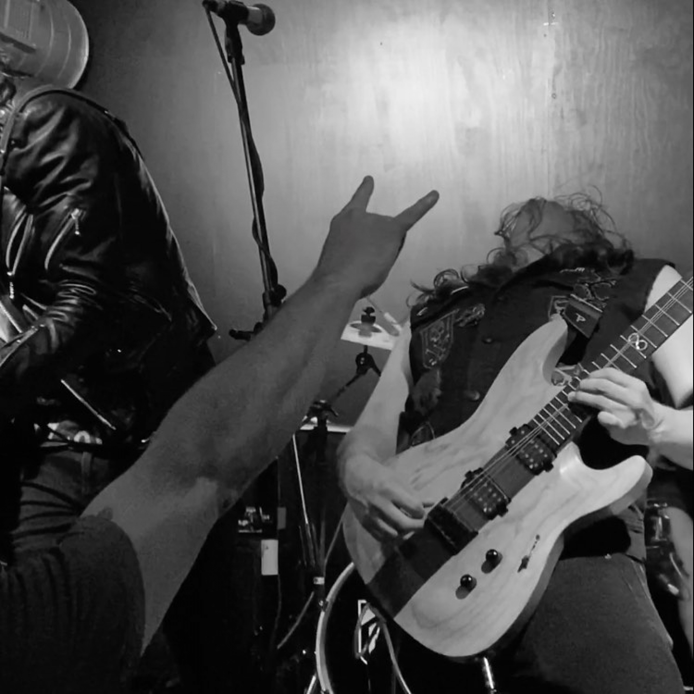 Entrevista con Abel Nodoyuna guitarrista de Ratched Dolls. episode artwork