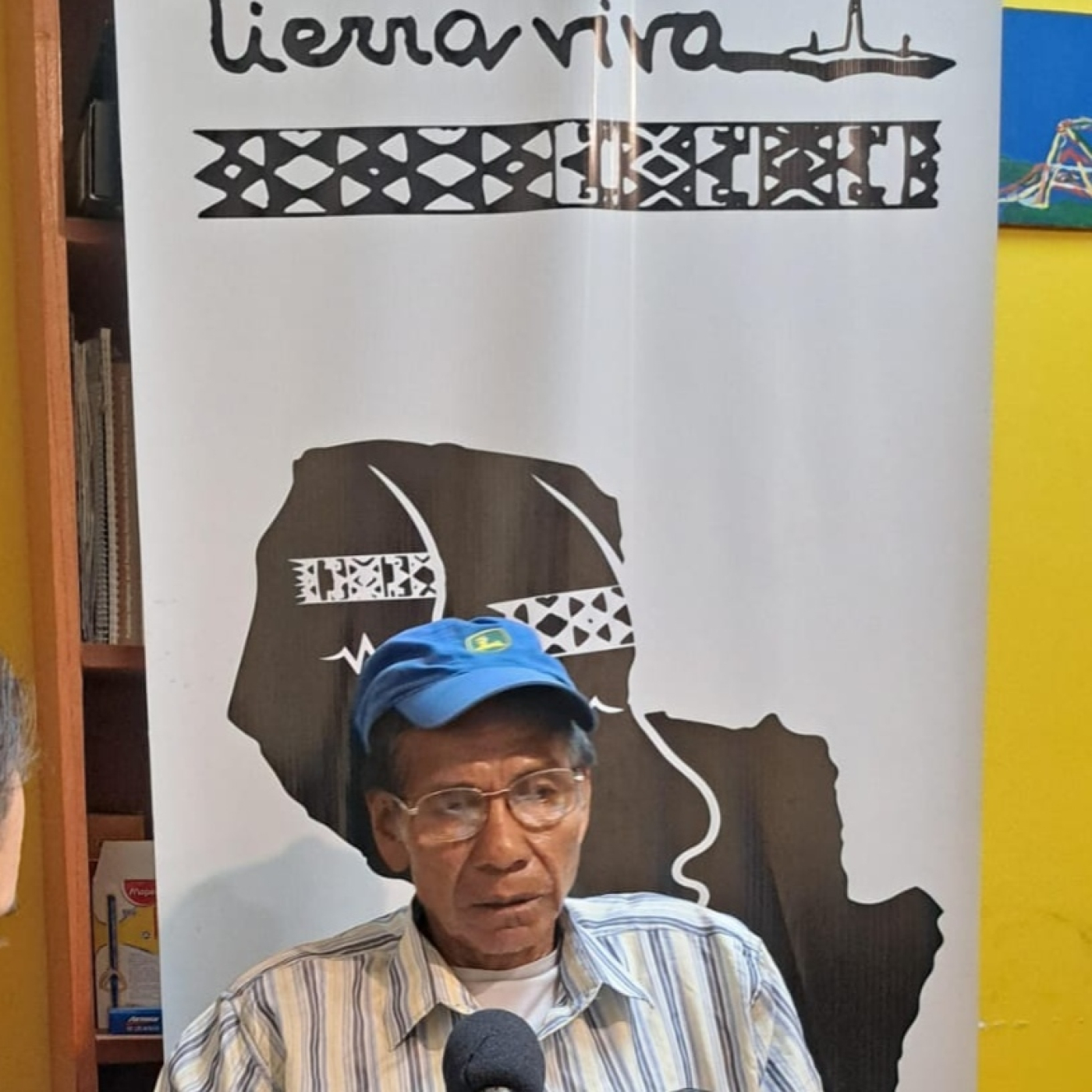 DEVUELVAN NUESTRA TIERRA