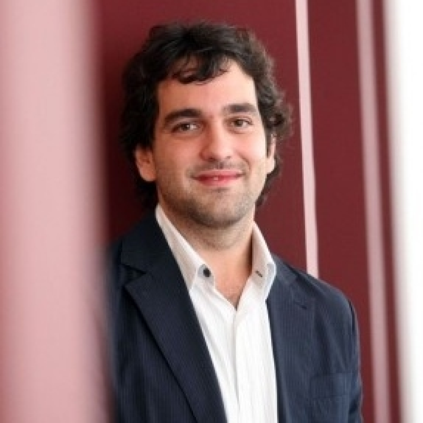 Nicolás Gil Lavedra @nicogillavedra (Director de cine, Director del Documental "Traslados") Tendencias @tendenciaspg
