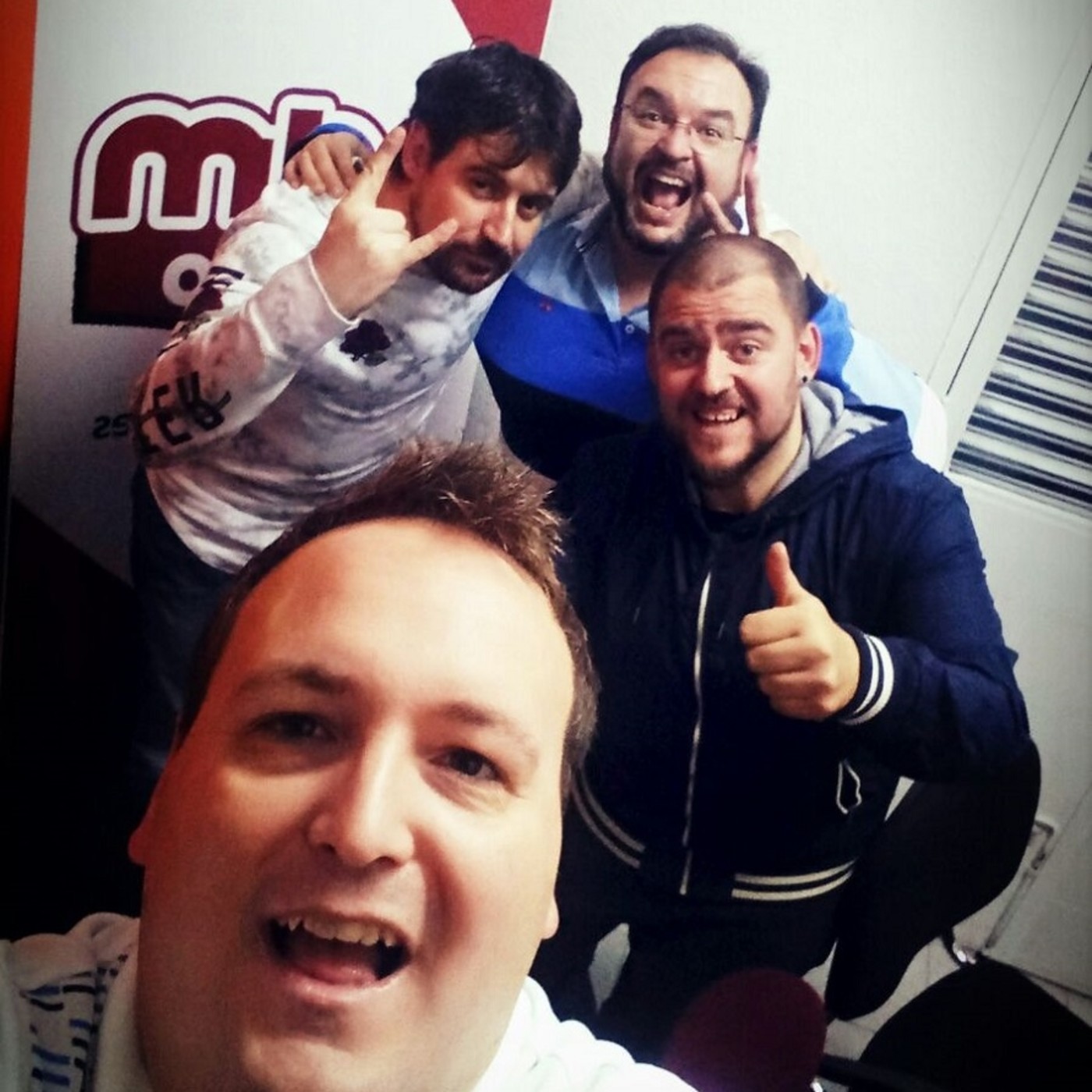 En Menuda HORA: ( En EDM Radio)