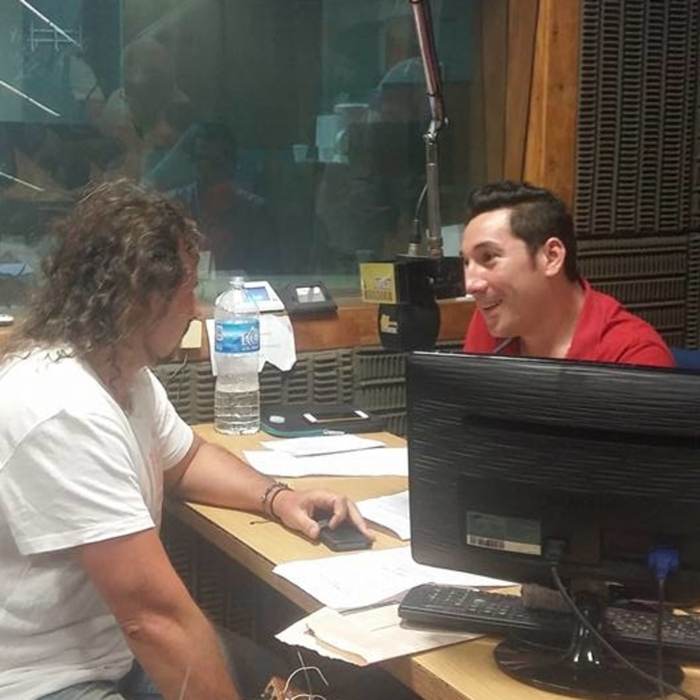 Guillermo Albarado canta
