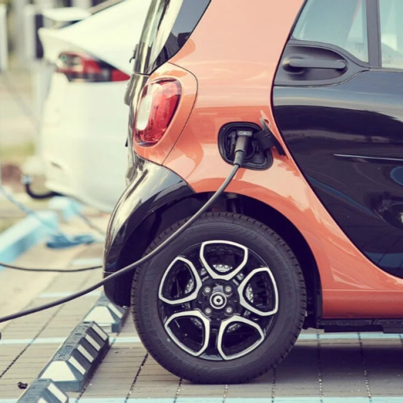 Restricciones a la carga de coches eléctricos y prohibición de los Diésel