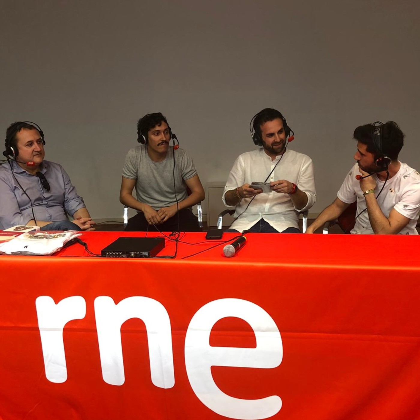 Raíz de 5 - 3x36 - Programa 101: en directo con el grupo Claim. episode artwork