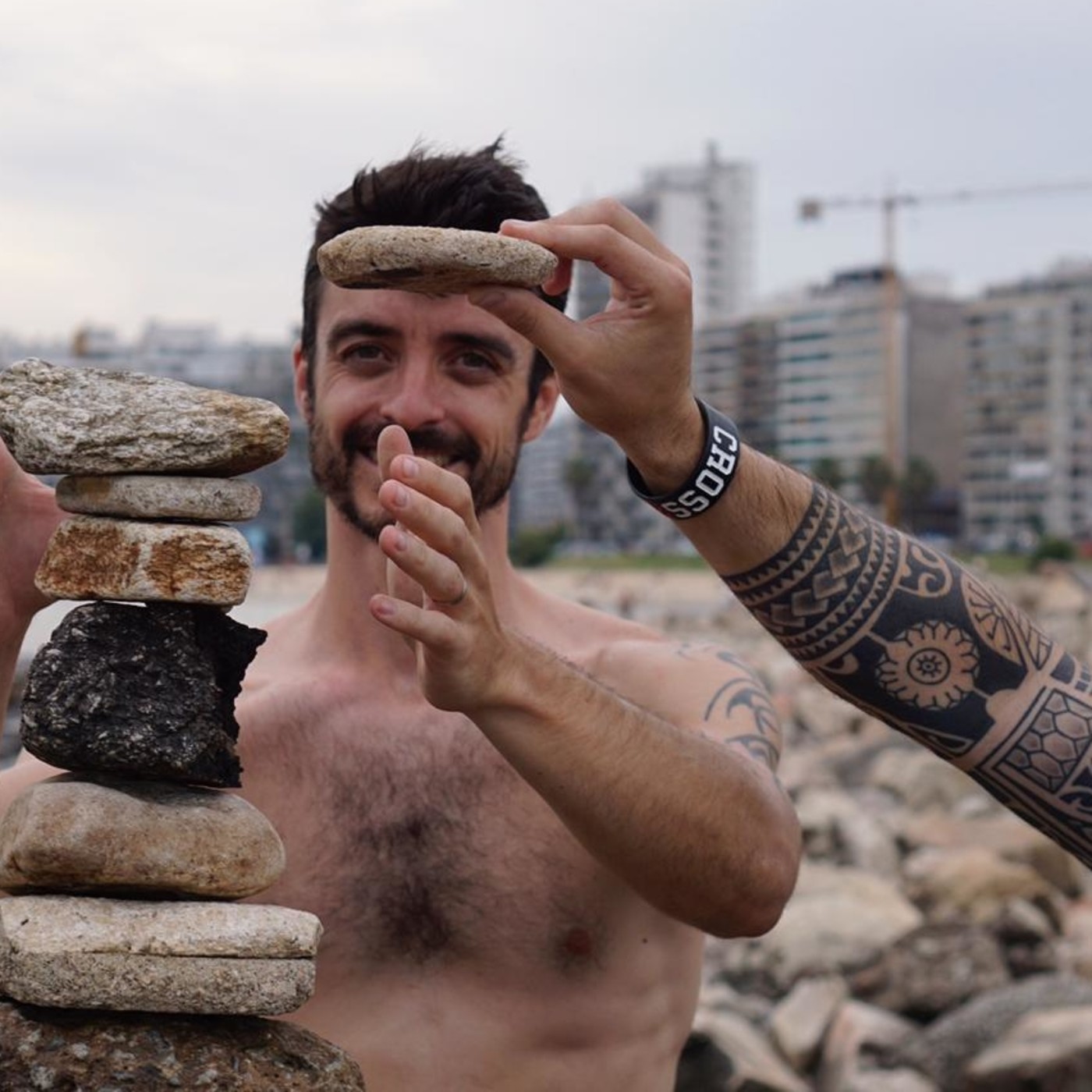 HOJASYPIEDRAS