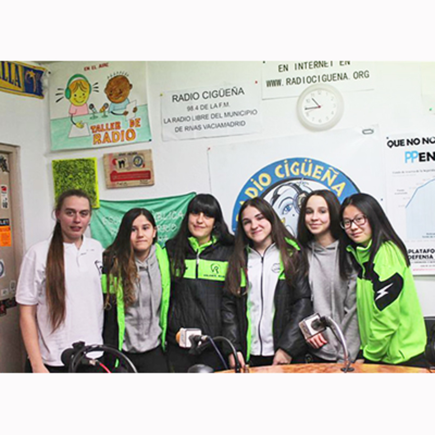 13-03-18 Entrevista a la entrenadora y jugadoras del equipo cadete de voleibol Rivas episode artwork