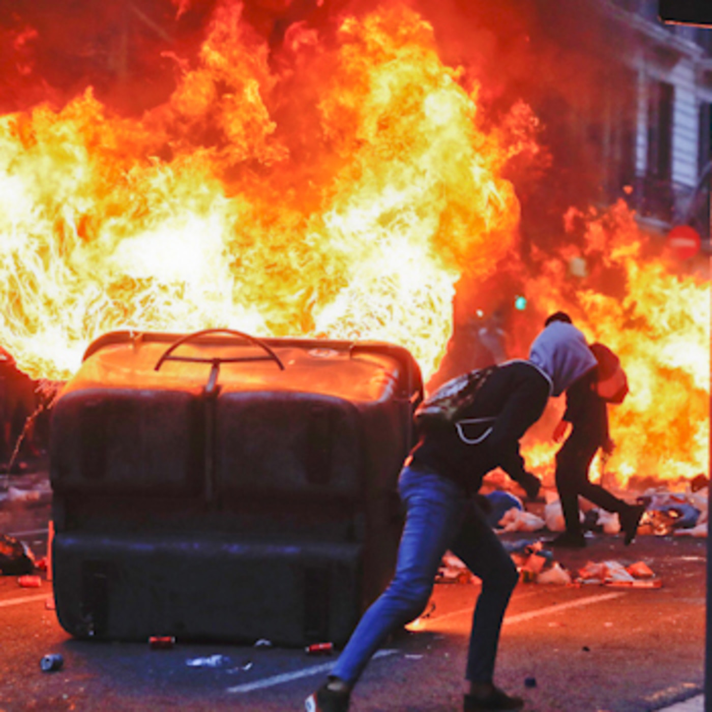 Fin de semana de violencia: de Santiago de Chile a Barcelona. - Episodio exclusivo para mecenas