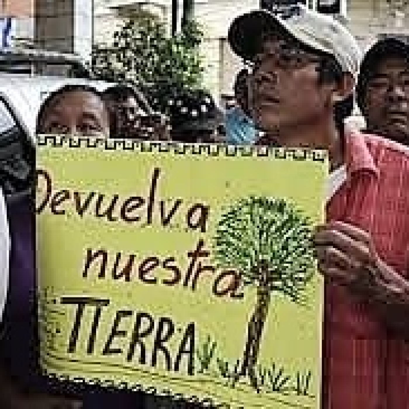 DEVUELVAN NUESTRA TIERRA